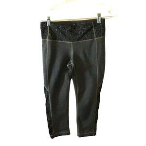 Athleta Revelation Leggings Capri Gray with Black Paisley Women's Sz Small Gym
